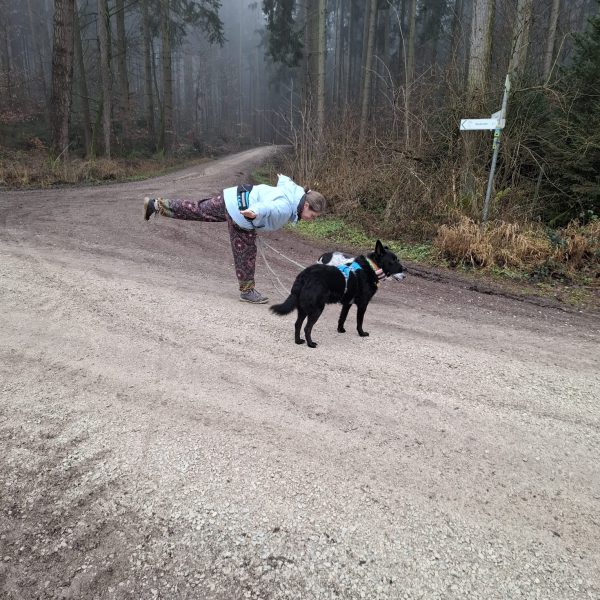 Fitnessübung Standwaage beim Gassi näxt Level